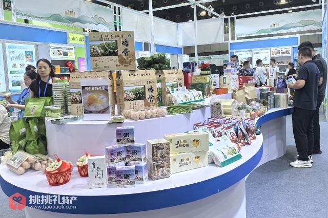 图为第33界广博会黔西南州展区