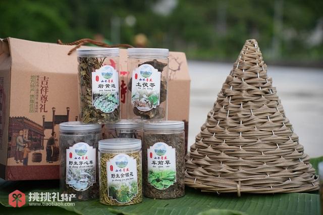 图为都安特产美食：瑶岭中草药