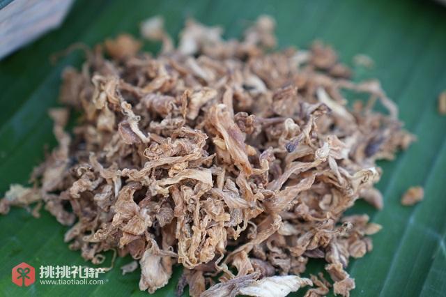 图为都安特产美食：瑶家白菜干