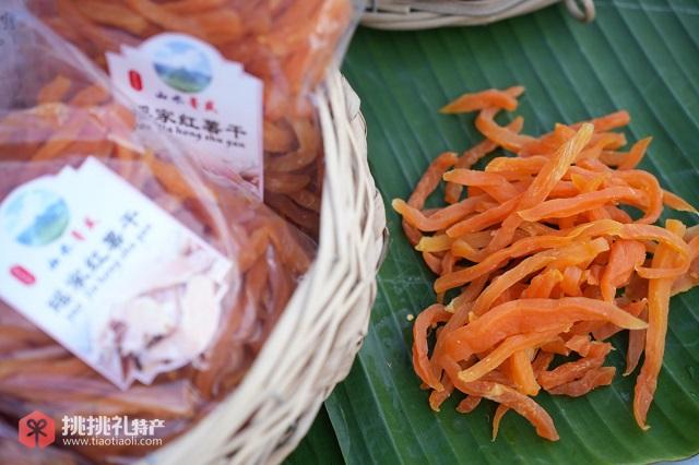 图为都安特产美食：瑶家红薯干