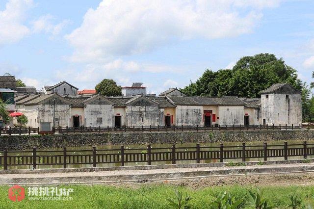 图为建于清代的客家围屋式民居——阮啸仙故居