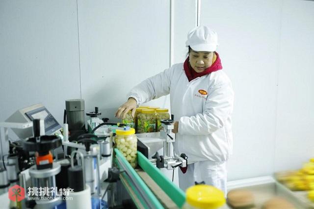 图为衡阳珠晖区特产酸甜荞头