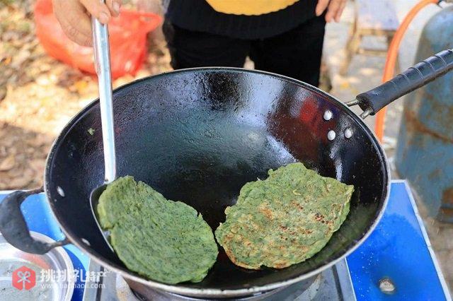 图为衡阳特色美食艾叶粑