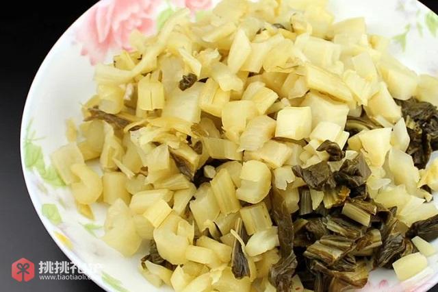 图为浦城特产黄毕洋酸菜