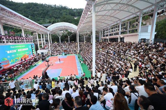 图为2025岚皋“村BA”比赛现场