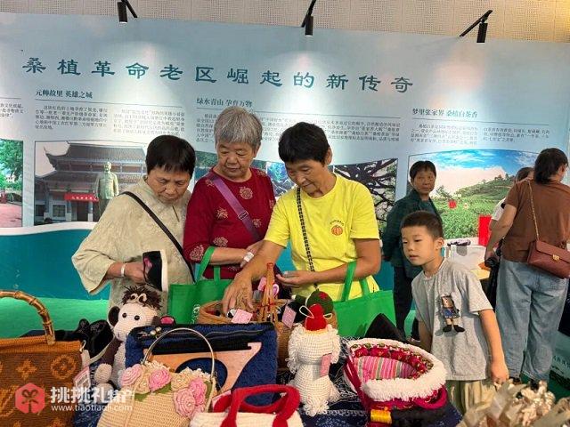 图为桑植农特产品亮相第三届张家界旅游发展大会