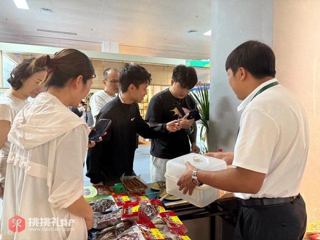 图为桑植农特产品亮相第三届张家界旅游发展大会