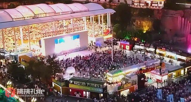 图为岚皋县“村BA”热闹场景