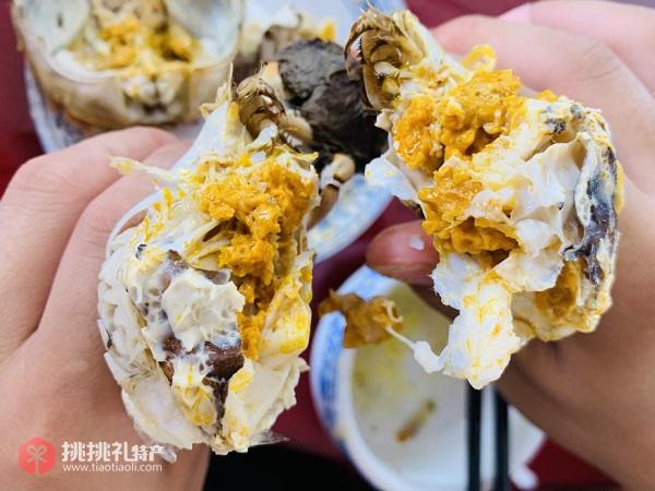 图为饱满的蟹黄，令人垂涎欲滴