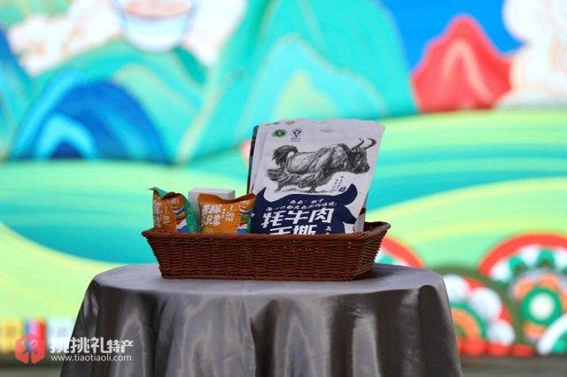 图为手撕牦牛肉等直播间西藏好物