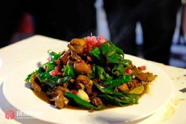 图为枣庄辣子鸡