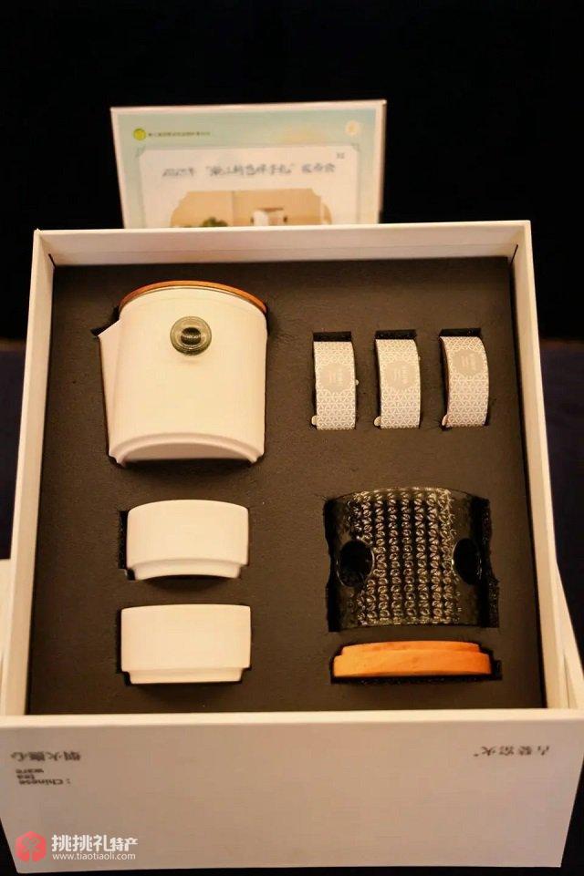 图为“四时长”香氛茶具套装