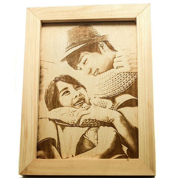 让男友感动到哭的礼物5：照片木刻画定制